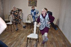 В ОБСУСО «Дом-интернате для ветеранов войны и труда «Лесное» прошли занятия по танцевальной терапии.