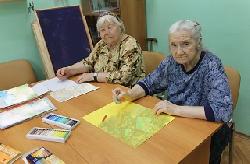          В дом-интернате для ветеранов войны и труда «Лесное» в клубе «Рукодельница» прошла серия занятий из цикла «Графика» на тему: «Отпечатки. Фактуры».