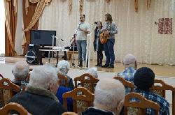 ОБСУСО «Дом-интернат для ветеранов войны и труда «Лесное» посетил творческий коллектив «Дети улиц».