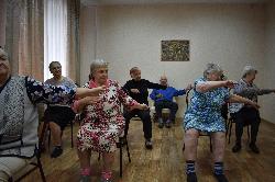В ОБСУСО «Дом-интернат для ветеранов войны и труда «Лесное» для проживающих прошли занятия по танцевальной терапии.