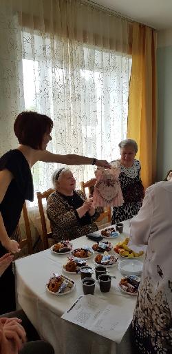 В ОБСУСО «Дом-интернате для ветеранов войны и труда «Лесное» прошел традиционный праздник "День именинника"